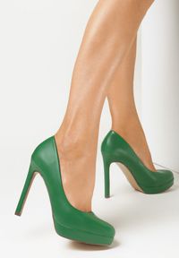 Born2be - Zielone Szpilki z Platformą Zirli. Nosek buta: okrągły. Kolor: zielony. Obcas: na platformie. Styl: klasyczny. Wysokość obcasa: średni