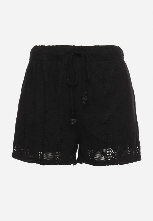 Born2be - Czarne Szorty Przed Kolano z Ażurowym Wzorem i Sznurkiem w Talii Daltana. Okazja: na spacer. Kolor: czarny. Materiał: jedwab. Wzór: ażurowy. Styl: elegancki