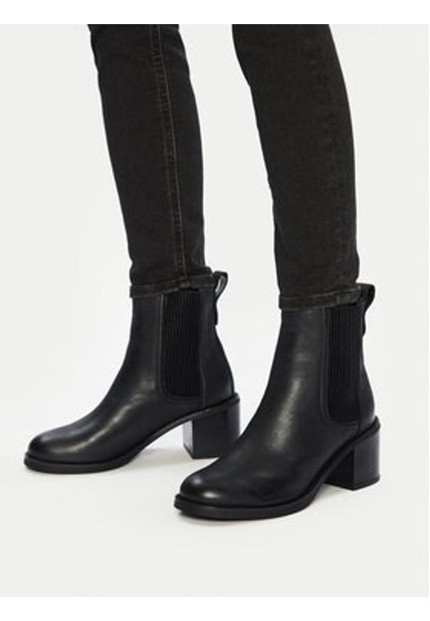 Clarks Botki Chamberly Top 26179551 Czarny. Kolor: czarny. Materiał: skóra