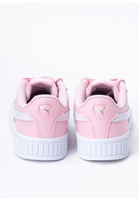 Sneakersy damskie różowe Puma Carina 2.0. Zapięcie: pasek. Kolor: różowy. Materiał: materiał, skóra, guma. Szerokość cholewki: normalna. Sezon: lato. Obcas: na platformie #2