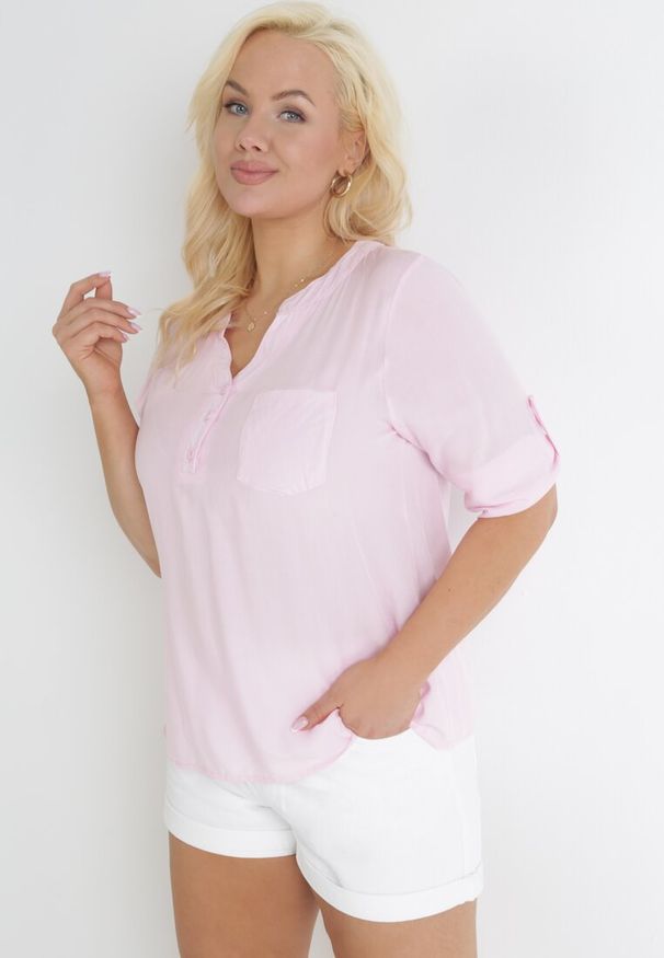 Born2be - Różowa Bluzka z Wiskozy i Rękawem 3/4 Arerissa. Kolor: różowy. Materiał: wiskoza