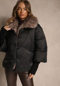 Renee - Czarna Pikowana Kurtka Zimowa z Futrem przy Kołnierzu i Ściągaczami Tildena. Okazja: na co dzień. Kolor: czarny. Materiał: futro. Sezon: zima. Styl: elegancki, casual, sportowy