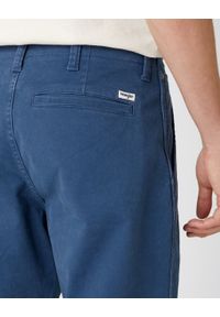 Wrangler - WRANGLER CASEY CHINO MĘSKIE SPODNIE MATERIAŁOWE DARK DENIM W1C050XTG 112141230. Materiał: denim, materiał