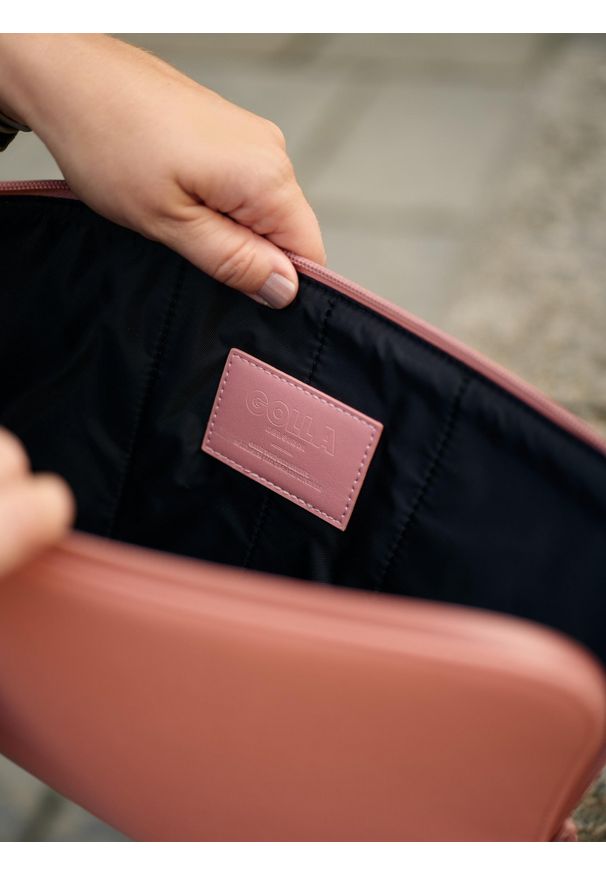 GOLLA - Etui Golla Sleeve Metro 15'' dirty pink. Materiał: materiał, neopren. Styl: elegancki, casual