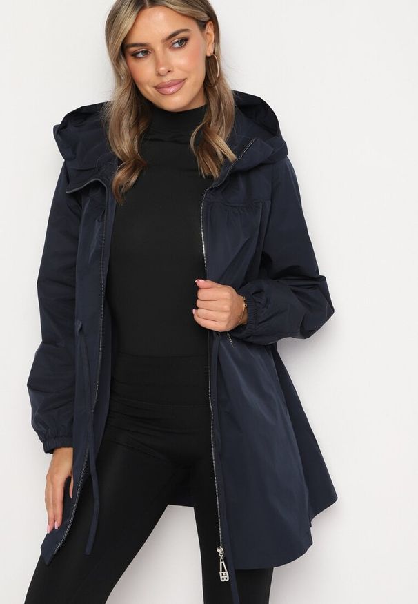 Born2be - Granatowa Kurtka Parka Ściągana w Pasie Troczkami Nevishia. Kolor: niebieski. Materiał: jeans. Styl: elegancki