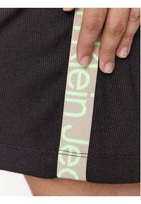 Calvin Klein Jeans Spódnica ołówkowa J20J222730 Czarny Slim Fit. Kolor: czarny. Materiał: bawełna