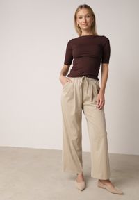 Born2be - Beżowe Szerokie Spodnie z Bawełną Wiskozą Gumką w Pasie i Sznurkiem Iridara. Okazja: na co dzień. Stan: podwyższony. Kolor: beżowy. Materiał: wiskoza, bawełna. Styl: casual, elegancki, klasyczny #4