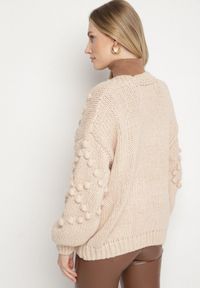 Born2be - Brązowy Kardigan Ozdobiony Pomponami Besida. Okazja: na co dzień. Kolor: brązowy. Materiał: wiskoza, jeans, wełna. Wzór: aplikacja. Styl: elegancki, casual, boho #7