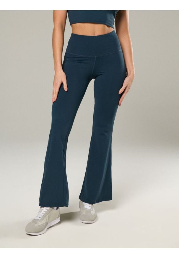 Sinsay - Spodnie flare - granatowy. Kolor: niebieski