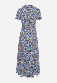 Born2be - Niebieska Koszulowa Sukienka z Krótkim Rękawem i Wiskozą na Guziki z Materiałowym Paskiem Dimiata. Typ kołnierza: kołnierzyk klasyczny. Kolor: niebieski. Materiał: materiał, wiskoza. Długość rękawa: krótki rękaw. Wzór: kwiaty. Typ sukienki: koszulowe. Styl: klasyczny #4