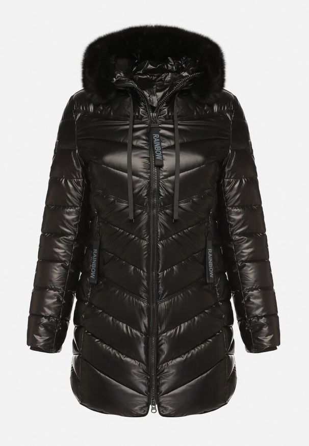 Born2be - Czarna Pikowana Kurtka z Kapturem z Futerkiem Zorria. Typ kołnierza: kaptur. Kolekcja: plus size. Kolor: czarny. Materiał: futro. Wzór: aplikacja