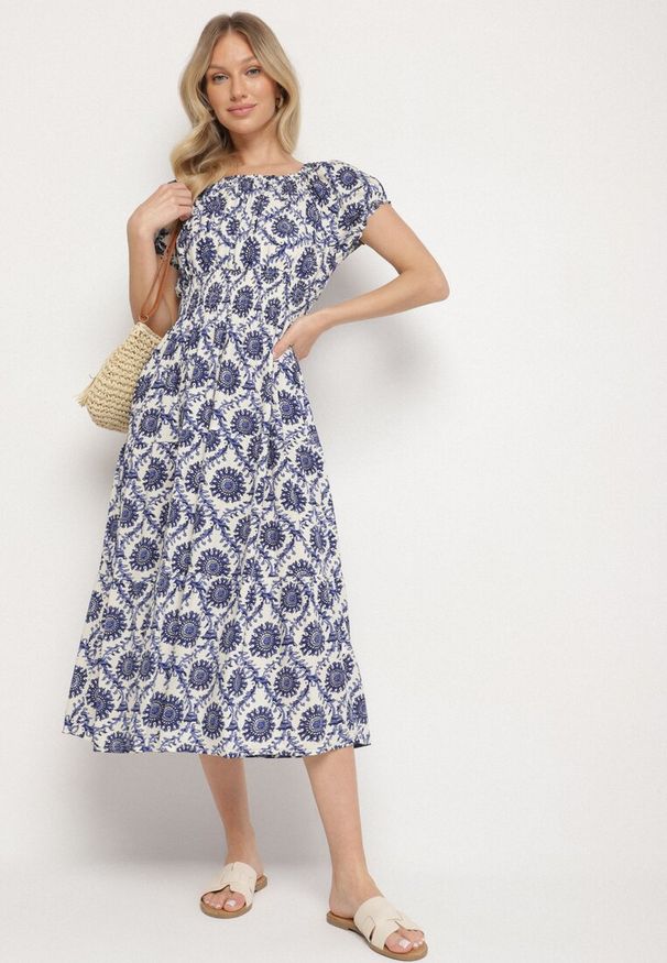 Born2be - Niebieska Sukienka z Bawełną i Bufiastymi Rękawami Revilee. Okazja: na spacer, na co dzień. Kolor: niebieski. Materiał: bawełna. Wzór: aplikacja. Styl: casual, elegancki