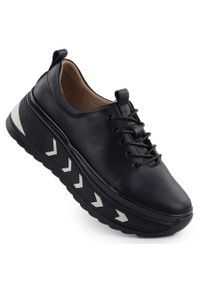 Skórzane sneakersy damskie na platformie czarne Filippo DP6427. Okazja: na co dzień. Kolor: czarny. Materiał: skóra. Obcas: na platformie. Styl: casual, sportowy