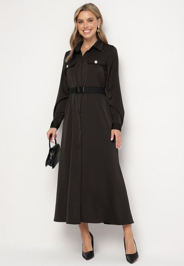 Born2be - Czarna Sukienka Szmizjerka z Satyny Ozdobiona Paskiem i Imitacjami Kieszeni Vamilea. Okazja: na co dzień. Kolor: czarny. Materiał: satyna. Wzór: aplikacja. Typ sukienki: szmizjerki. Styl: klasyczny, casual, elegancki