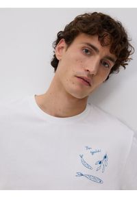 Reserved - T-shirt regular z haftem - biały. Kolor: biały. Materiał: bawełna, dzianina. Wzór: haft