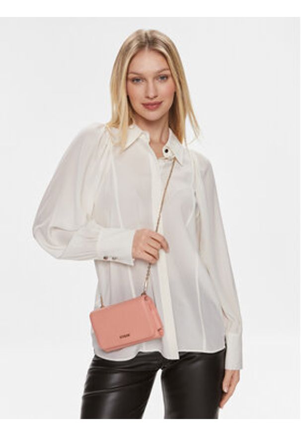 Guess Torebka Not Coordinated Accessories PW1517 P3126 Różowy. Kolor: różowy. Materiał: skórzane
