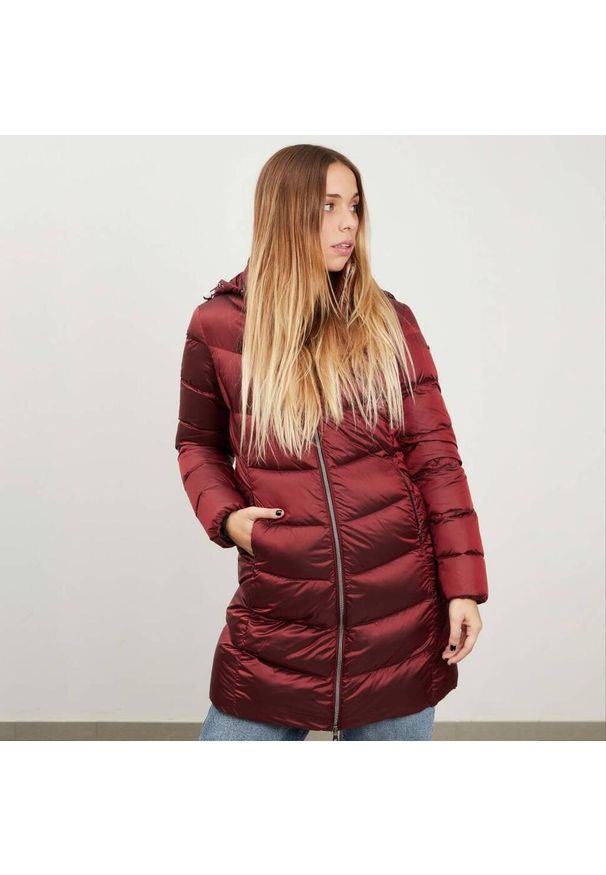 Geox - Kurtka GEOX W ADRYA LONG JKT Bordeaux. Kolor: czerwony. Materiał: tkanina