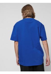 outhorn - T-shirt oversize z nadrukiem męski - kobaltowy. Kolor: niebieski. Materiał: materiał, bawełna, dzianina. Wzór: nadruk