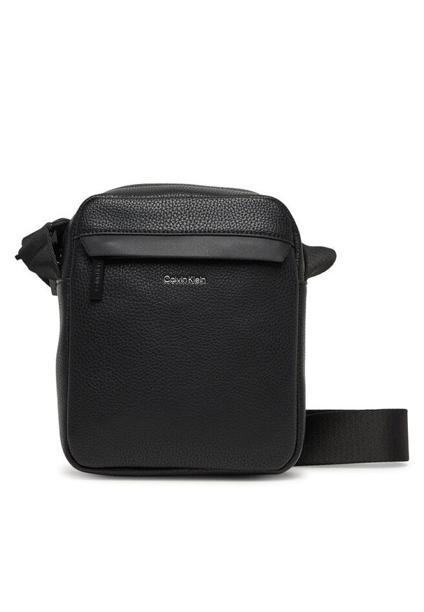 Saszetka Calvin Klein. Kolor: czarny