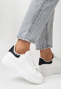 Born2be - Biało-Czarne Sneakersy Hypnotic. Okazja: na co dzień, na spacer. Kolor: biały. Materiał: dresówka. Sezon: lato. Sport: turystyka piesza
