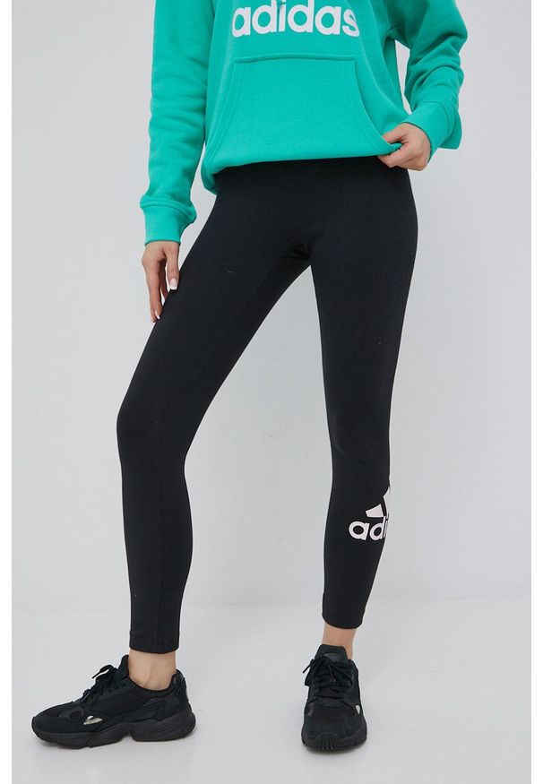 Adidas - adidas legginsy HC8617 damskie kolor czarny z nadrukiem. Stan: podwyższony. Kolor: czarny. Materiał: bawełna. Wzór: nadruk