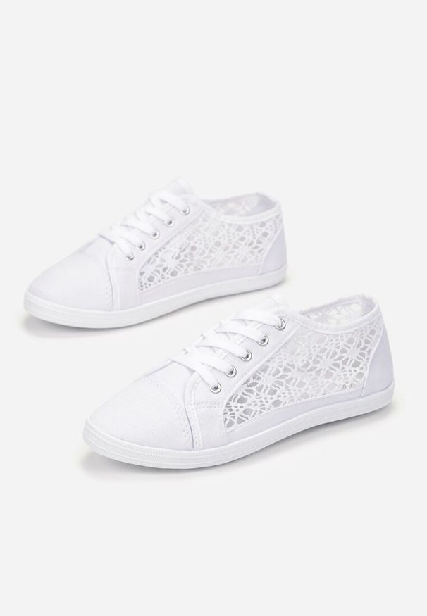 Renee - Białe Tenisówki z Ażurowymi Wstawkami Po Bokach Salessa. Okazja: na co dzień. Kolor: biały. Materiał: jeans. Wzór: ażurowy. Sezon: wiosna, lato. Styl: casual