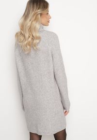 Born2be - Jasnoszara Dzianinowa Sukienka z Prążkowanego Materiału Liannae. Okazja: do pracy. Kolor: szary. Materiał: dzianina, materiał, prążkowany. Styl: elegancki #3