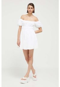 Hollister Co. sukienka bawełniana kolor biały mini rozkloszowana. Kolor: biały. Materiał: bawełna. Typ sukienki: rozkloszowane. Długość: mini #3