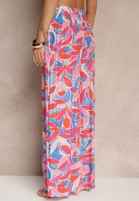 Renee - Różowe Spodnie z Wiskozy o Szerokim Kroju High Waist z Geometrycznym Motywem Ralianea. Okazja: na co dzień. Stan: podwyższony. Kolor: różowy. Materiał: wiskoza. Wzór: geometria. Styl: elegancki, casual #4