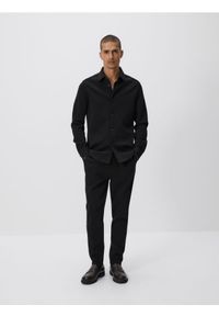 Reserved - Gładka koszula slim fit - czarny. Kolor: czarny. Materiał: dzianina, bawełna. Wzór: gładki #1