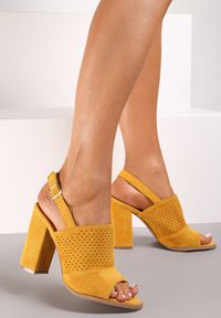 Renee - Żółte Sandały Pronadina. Nosek buta: otwarty. Zapięcie: pasek. Kolor: żółty. Wzór: ażurowy. Obcas: na obcasie. Styl: boho. Wysokość obcasa: średni #3