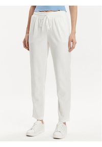 Vero Moda Spodnie materiałowe Jesmilo 10279691 Biały Regular Fit. Kolor: biały. Materiał: len, wiskoza