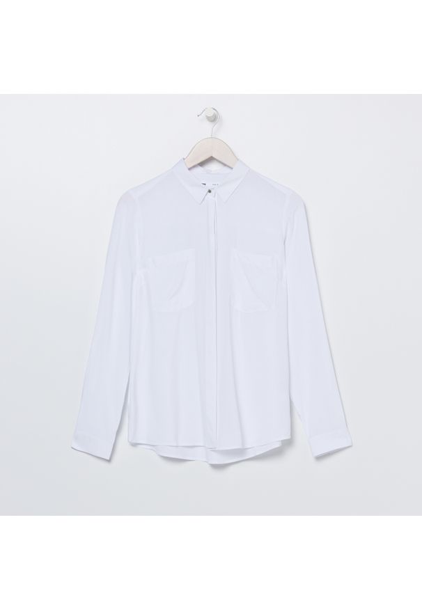 Sinsay - Klasyczna koszula z wiskozy - Biały. Kolor: biały. Materiał: wiskoza. Styl: klasyczny