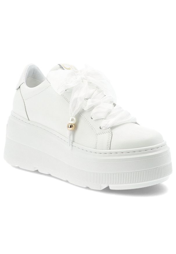 CheBello - Sneakersy damskie Chebello, model na podwyższonej platformie z cholewką ze skóry naturalnej, wiązany szerokimi tasiemkami, z masywną podeszwą o wyraź. Okazja: na co dzień. Kolor: biały. Materiał: skóra. Szerokość cholewki: normalna. Wzór: grochy. Obcas: na platformie. Styl: elegancki, casual, klasyczny, sportowy