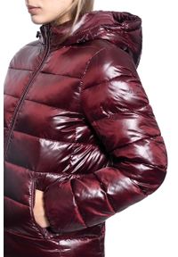 Wrangler - KURTKA DAMSKA WRANGLER SHORT PUFFER TAWNY PORT W4N1V0X7O. Materiał: puch. Sezon: zima #8