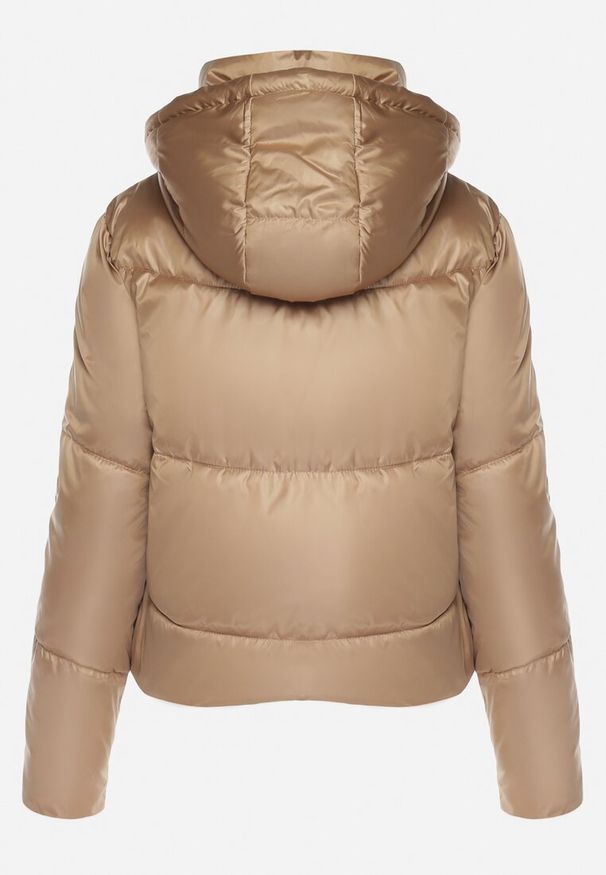 Born2be - Beżowa Pikowana Kurtka z Kapturem i Ściągaczem w Talii Atirim. Typ kołnierza: kaptur. Kolor: beżowy. Styl: elegancki