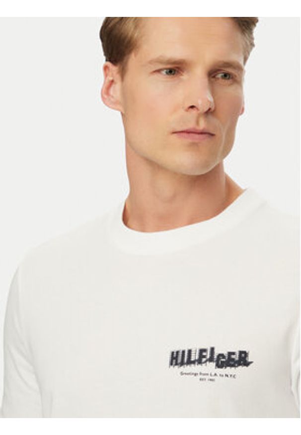 TOMMY HILFIGER - Tommy Hilfiger T-Shirt Logo Graphic MW0MW42389 Biały Regular Fit. Kolor: biały. Materiał: bawełna