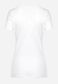 Born2be - Biały T-shirt Kionella. Kolor: biały. Materiał: jeans, bawełna, tkanina. Długość rękawa: krótki rękaw. Długość: krótkie. Wzór: nadruk. Styl: klasyczny, elegancki #6