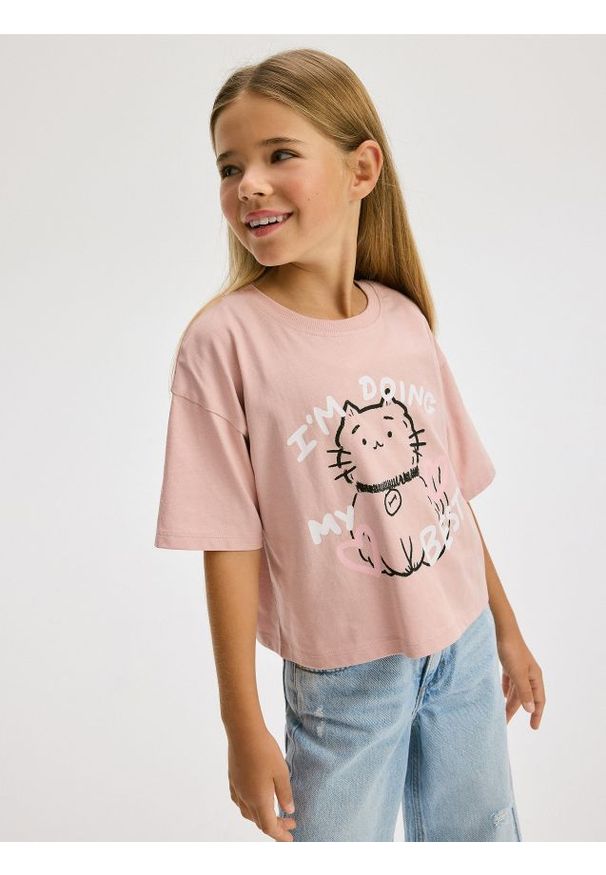 Reserved - Bawełniany t-shirt z nadrukiem - brudny róż. Kolor: różowy. Materiał: bawełna. Wzór: nadruk