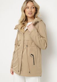 Born2be - Ciemnobeżowa Kurtka Parka Dwustronna Korilea. Okazja: na co dzień. Kolor: beżowy. Wzór: gładki. Styl: klasyczny, casual, elegancki