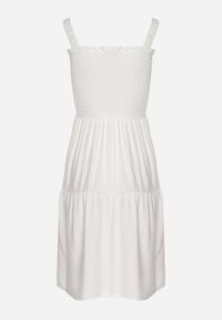 Born2be - Biała Rozkloszowana Sukienka na Ramiączkach z Wiskozy Miravelia. Okazja: na co dzień. Typ kołnierza: dekolt kwadratowy. Kolor: biały. Materiał: wiskoza. Długość rękawa: na ramiączkach. Typ sukienki: proste. Styl: casual #2