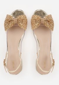 Born2be - Złote Sandały VICES na Słupku ze Sprzączką i Ozdobną Kokardką Orinvia. Okazja: na co dzień. Zapięcie: sprzączka. Kolor: złoty. Materiał: jeans. Obcas: na słupku. Styl: casual, klasyczny, elegancki #9