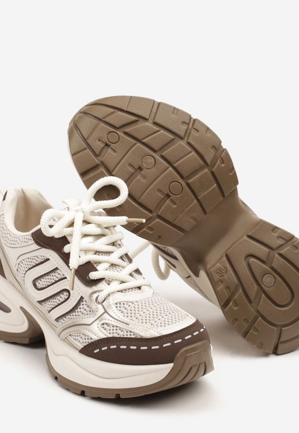 Born2be - Beżowo-Brązowe Sneakersy na Grubej Tłoczonej Podeszwie z Geometrycznym Wzorem Deliorith. Okazja: na co dzień. Kolor: beżowy. Wzór: geometria