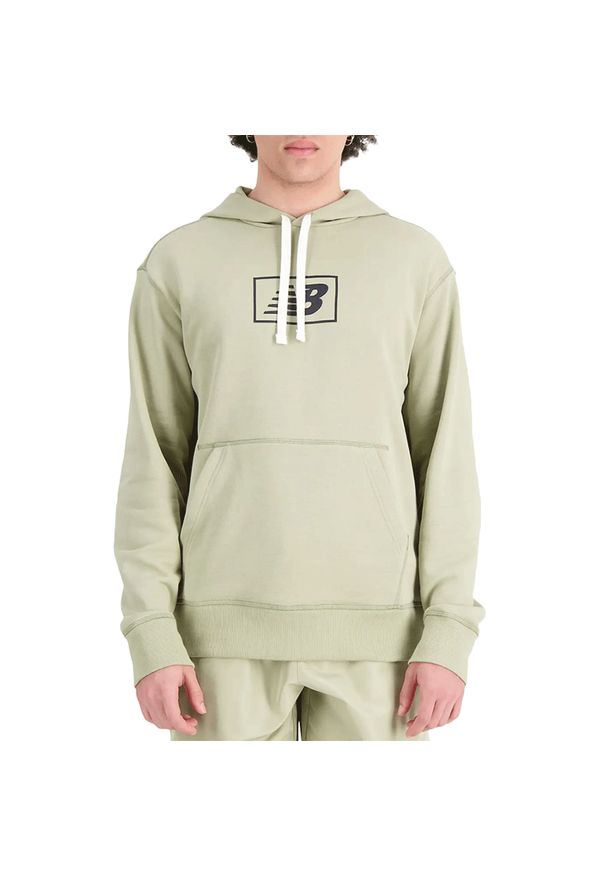 Bluza New Balance MT33508FUG - zielona. Okazja: na co dzień. Typ kołnierza: kaptur. Kolor: zielony. Materiał: prążkowany, poliester, bawełna. Styl: casual, klasyczny