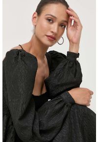 Custommade sukienka kolor czarny mini rozkloszowana. Typ kołnierza: dekolt w karo. Kolor: czarny. Typ sukienki: rozkloszowane. Długość: mini #2