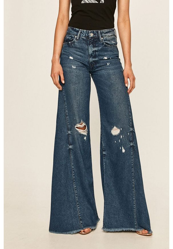 Guess Jeans - Jeansy Gigi. Kolor: niebieski. Materiał: bawełna, jeans, denim