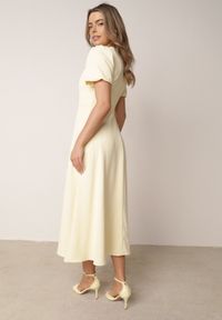 Born2be - Żółta Elegancka Sukienka VICES o Rozkloszowanym Kroju z Krótkim Rękawem Aezith. Okazja: na komunię, na wesele, na ślub cywilny. Kolor: żółty. Długość rękawa: krótki rękaw. Typ sukienki: proste, rozkloszowane. Styl: elegancki #2