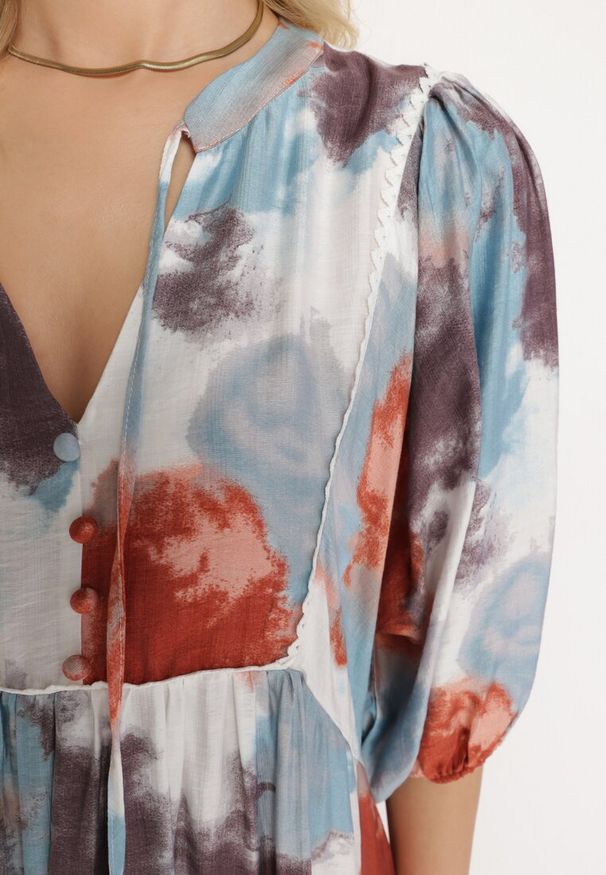 Born2be - Beżowa Rozkloszowana z Wiązaniem Przy Dekolcie i Ozdobnymi Guzikami Sukienka Attella. Okazja: na co dzień, na imprezę. Kolekcja: plus size. Kolor: różowy. Materiał: koronka. Długość rękawa: krótki rękaw. Typ sukienki: dla puszystych, rozkloszowane. Styl: elegancki, casual