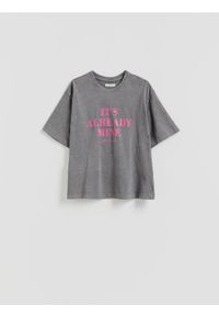 Reserved - Bawełniany t-shirt z nadrukiem - ciemnoszary. Kolor: szary. Materiał: bawełna. Wzór: nadruk #1