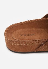 Born2be - Brązowe Klapki VICES Typu Mule z Koralikami Frędzlami i Kokardą Dioleora. Okazja: na co dzień. Kolor: brązowy. Wzór: aplikacja. Styl: casual, elegancki #2